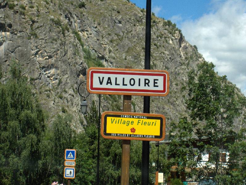 1  Valloire village fleuri  HPIM5676.JPG